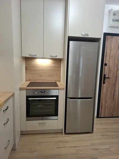 Mieszkanie na wynajem, 42 m² Śródmieście, Aleja Marszałka Józefa Piłsudskiego - miniatura 2