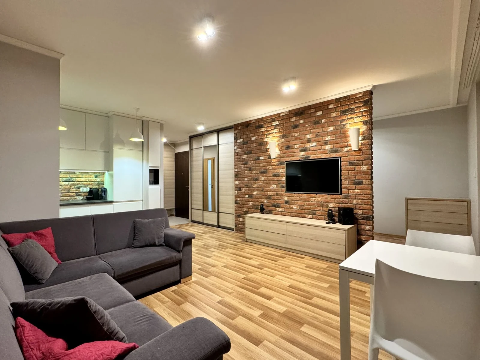 Wynajmę Mieszkanie Warszawa - 42 m² - 1/24