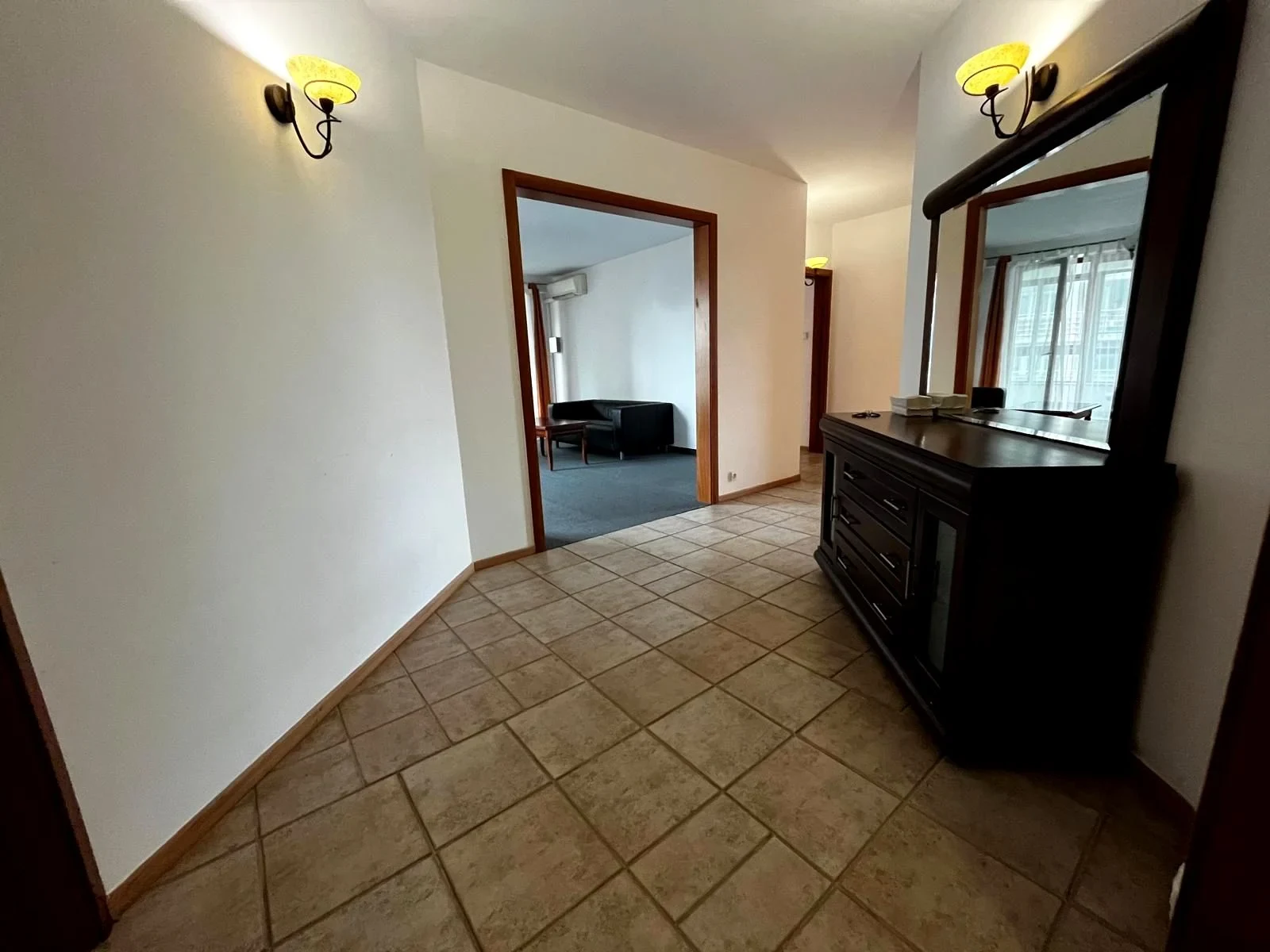 Wynajmę Mieszkanie Warszawa - 125 m² - 1/17