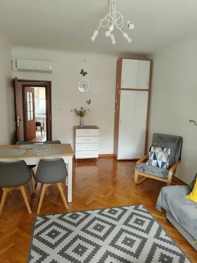 Wynajmę mieszkanie -2 osobne pokoje/KLIMATYZACJA / blisko Ronda Wiatraczna - miniatura 3