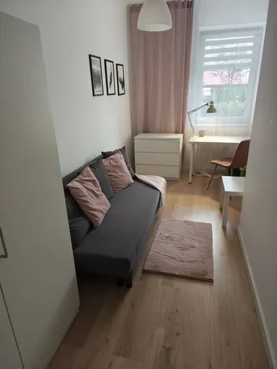 Pokój 10,5 m2 w centrum Gdyni ul. Śląska od zaraz! - miniatura 2