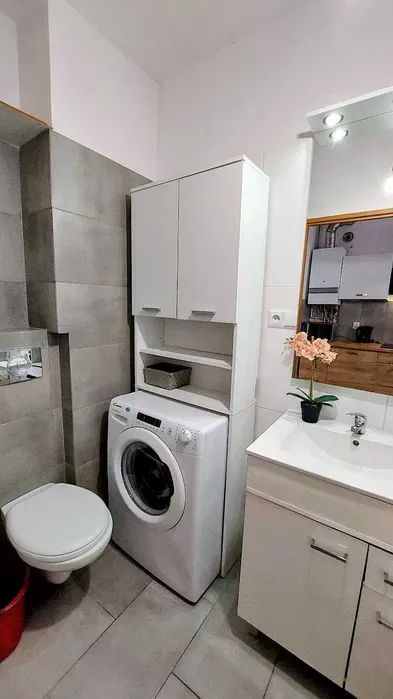 Nie trać czasu na dojazdy! Mieszkanie 2 pokoje, ścisłe centrum, w pobliżu rynku, Placu Bema, Placu Grunwaldzkiego. - miniatura 3