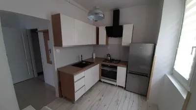 Przestronny pokój z kuchnią z balkonem w powojennej kamienicy – ul. Wspólna, Śródmieście - miniatura 4