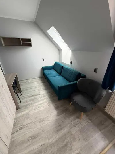 Kawalerka 15 m² z aneksem kuchennym i prywatną łazienką – Kraków, ul. Kadecka - miniatura 2