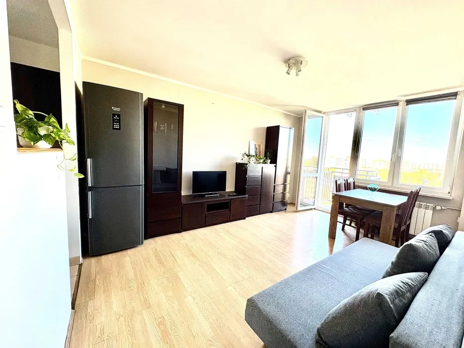 Bezpośrednio – Do wynajęcia mieszkanie 2 pokoje – Metro Bródno – Oddzielna kuchnia – Balkon – Piwnica – W pełni umeblowane - 1/8
