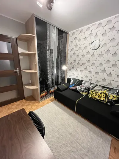 Pokój do wynajęcia studentom/studentkom/młodej osobie pracującej - miniatura 2