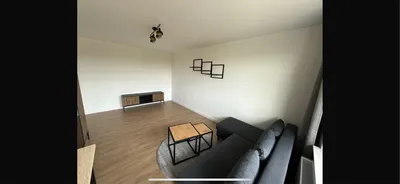 Mieszkanie 2 pokojowe nowo wyremontowane dodatkowo w cenie ! Naprzeciwko drzwi mieszkania o wielkosci pomieszczenie gospodarcze i piwnica - miniatura 3