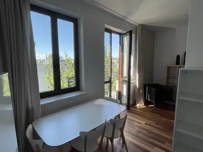 Kawalerka 39 m² z aneksem kuchennym i balkonem. Po remoncie