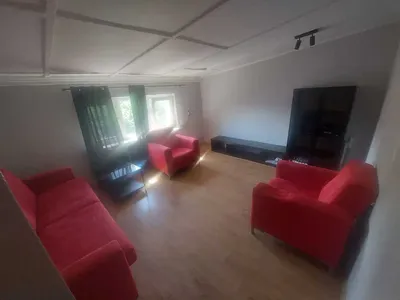 Wynajmę mieszkanie trzy pokojowe na poddaszy w domu jednorodzinnym - Sławin - miniatura 3