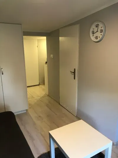 Wynajmę kawalerkę w centrum - miniatura 3
