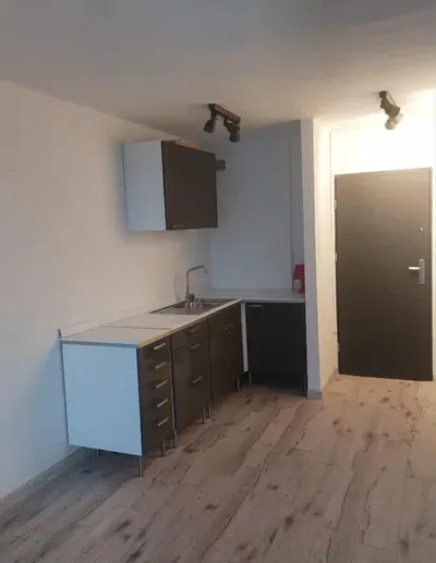 Do wynajęcia kawalerka 28m2 na Saskiej Kępie - miniatura 2