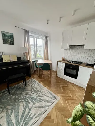 Urocza kawalerka przy Hali Mirowskiej - miniatura 3