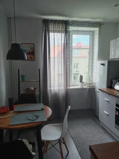 Pokój w mieszkaniu 2 pokojowym - miniatura 5
