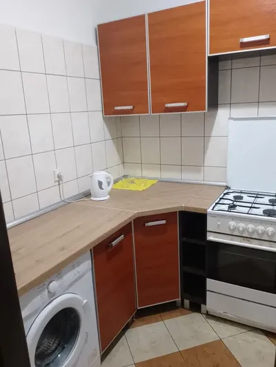 Dwupokojowe rozkładowe 40m2 bezpośrednio centrum metro100m umeblowane od zaraz rozkładowe oddzielna kuchnia Pereca 2 VI p basen tramw .autobusy 80m - miniatura 4