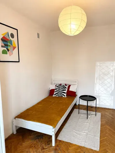 Mokotów · 10 m² room · Łazarski 3 min · metro 9 min · all included