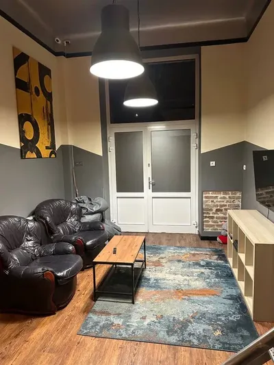 Room with private bathroom & kitchen, bills included – Warsaw