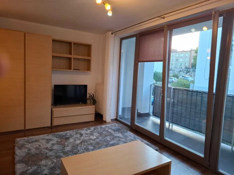 Duża komfortowa kawalerka 29 m² w bardzo dobrej lokalizacji na zamkniętym strzeżonym małym, kameralnym osiedlu dla jednej lub dwóch osób. - 1/8