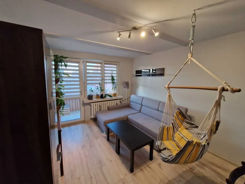 Jerzmanowskiego 34 - 2 pokoje + kuchnia, 10 piętro, pow.40m2 + balkon - od ZARAZ - 1/8