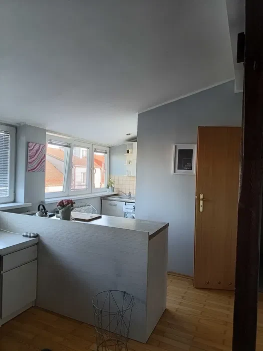 Kawalerka blisko centrum czynsz tylko 150 zł - 1/6