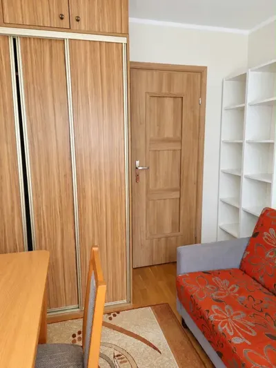 Pokój jednoosobowy w mieszkaniu studenckim - miniatura 2