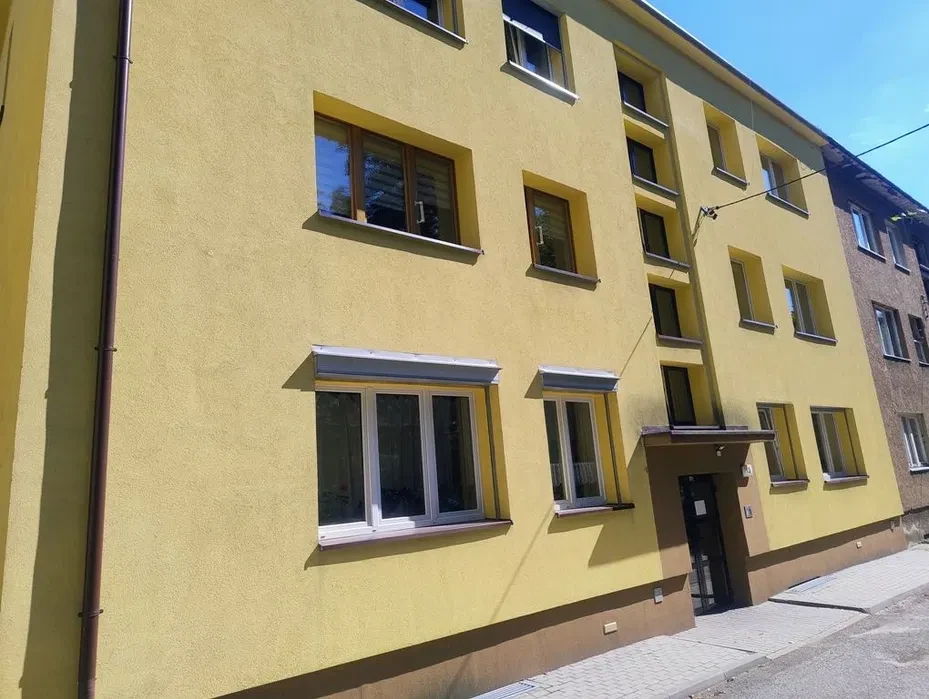 Słoneczna kawalerka Katowice -Koszutka - spokojna okolica - świetny dojazd wszędzie Właściciel wynajmie od zaraz - 1/8