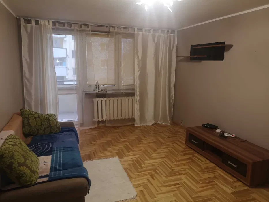 Przestronny pokój (20 m²) tuż przy Metrze Targówek – Dostępny od 1 października! - 1/7