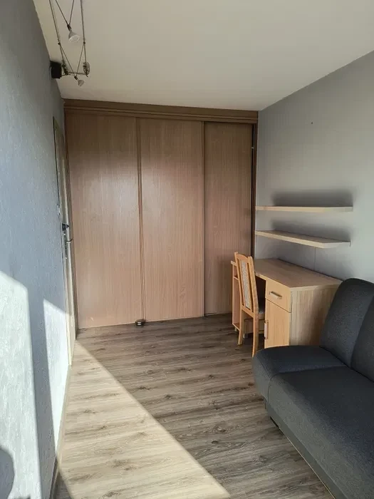 Wynajmę przestronny pokój jednoosobowy w mieszkaniu czteropokojowym - 1/8