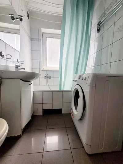 Ładny pokój jednoosobowy - miniatura 4