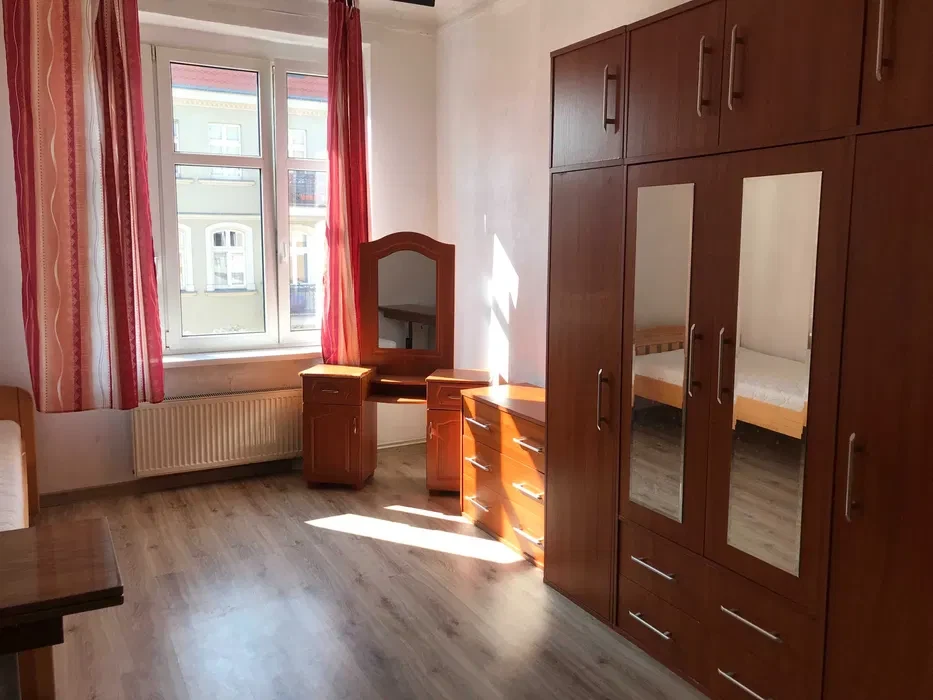 Duży, ponad 20m2 pokój do wynajęcia w centrum Poznania - 1/5
