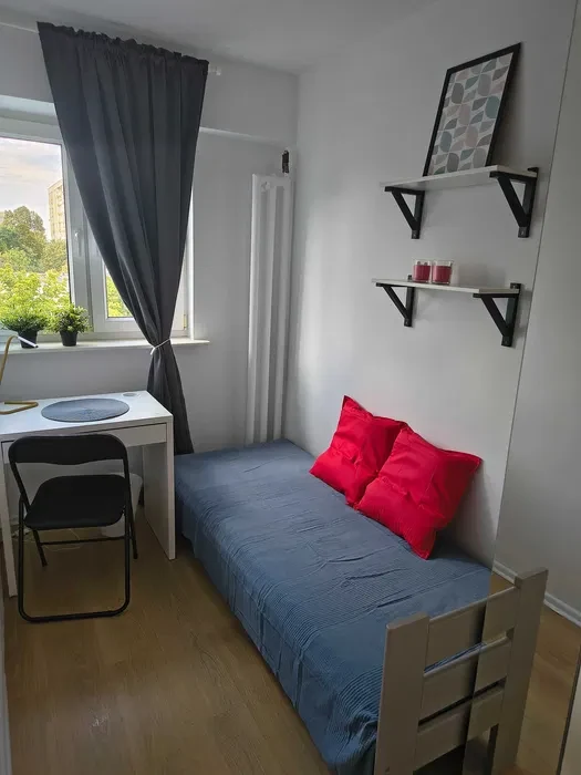 Pokój na Bródnie w mieszkaniu z młodymi ludźmi - 1/8