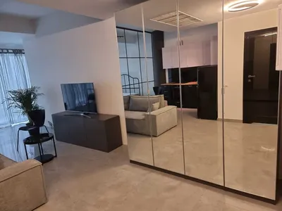 Duże studio Hanza Tower do wynajęcia - miniatura 3