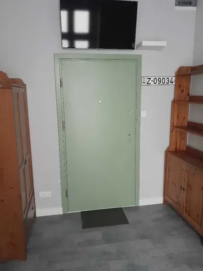Wynajmę bardzo ładną kawalerkę w zabytkowej kamienicy róg pomorskiej i wschodniej, ciche - miniatura 3