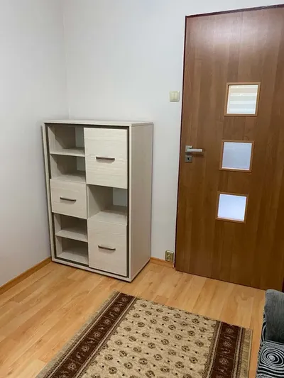 Pokój w mieszkaniu trzypokojowym św Wojciecha Piasta - miniatura 3
