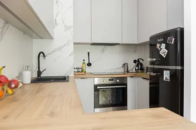 Piękne 2 pokoje, apartamentowiec, metro, stara Praga, bezpośrednio - miniatura 5