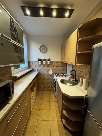 Wynajmę mieszkanie 36mkw 2 pokoje III piętro bez windy Łódź-Dąbrowa - miniatura 3