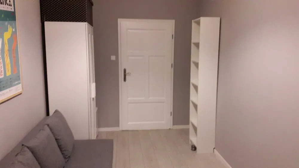 POKÓJ z balkonem centrum Gdyni OPŁATY W CENIE 10 min do morza - 1/8