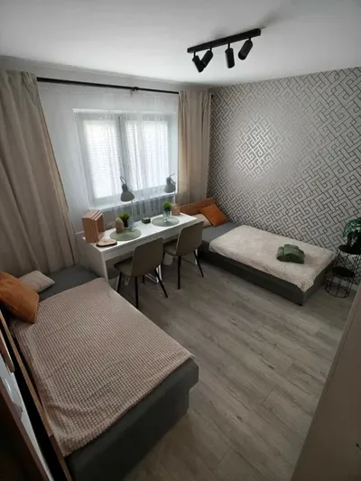 BEZPOŚREDNIO pokój dwuosobowy(3) w mieszkaniu położonym przy ul. Grota-Roweckiego OD ZARAZ - miniatura 2