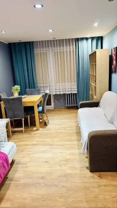 Dwa pokoje odswierzone i pachnace czeka byc moze na Ciebie? Swarzewska,parter w bloku, dwa pokoje, kuchnia osobna - 1/8