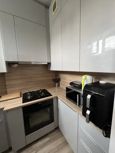 Kawalerka na wynajem 2000 PLN DOSTĘPNA - miniatura 3