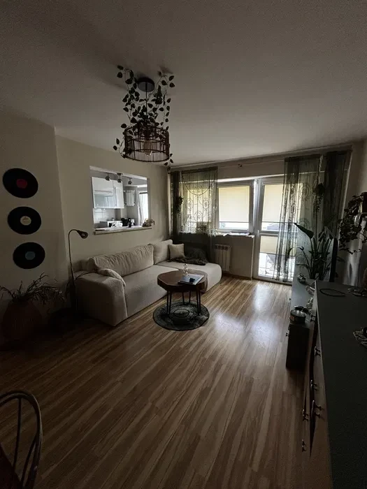 Wynajem mieszkania 2-pokojowego z małym balkonem / 2-room apartment with a small balcony for rent - Warszawa, Piaski - 1/8