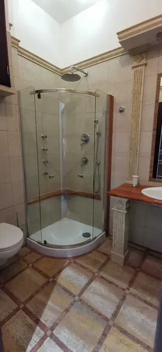 Do wynajecia apartament vis a vis wawelu 80 m2 -komfortowy 1 piętro, 2 łazienki, 2 sypialnie, salon - miniatura 5