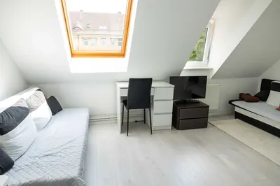 Dwu-osobowy pokój dla dziewczyn uczących się w szkole średniej - miniatura 2