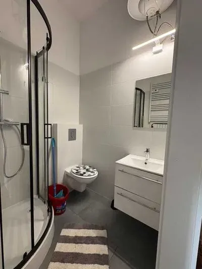 Wynajmę kawalerkę w ścisłym centrum - miniatura 4