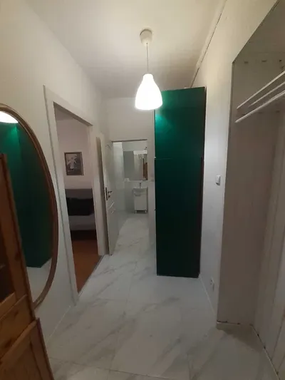 Cicha, klimatyczna kawalerka przy Placu Zbawiciela. - miniatura 4