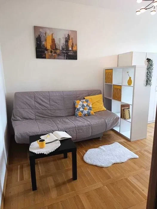 Kawalerka w kamienicy, Centrum Grochowa - Praga Południe - 1/8