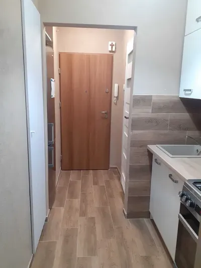 Piękna i zadbania kawalerka do wynajęcia – Bieńczyce os. Kazimierzowskie 20 Kraków - miniatura 5