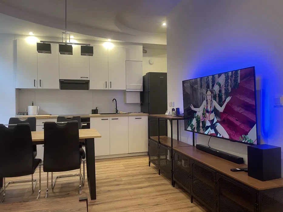 Wynajem mieszkania 40m2 10 min od rynku swietna lokalizacja - 1/8