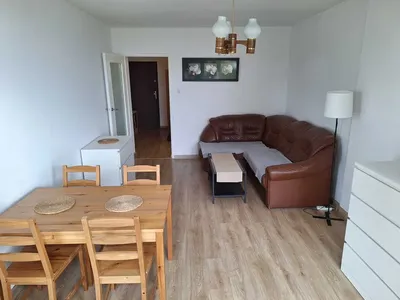 Wynajmę dwupokojowe, ciche, jasne mieszkanie 1 min. pieszo od stacji metra Trocka - miniatura 3