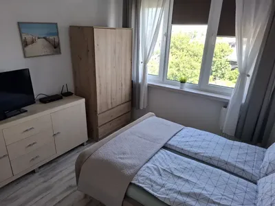 Gdynia Grabówek pokój 12m2 dla studenta / studentki / osoby pracującej w mieszkaniu 3 pokojowym blisko skm przystanki uniwersytet UM AMW - miniatura 2