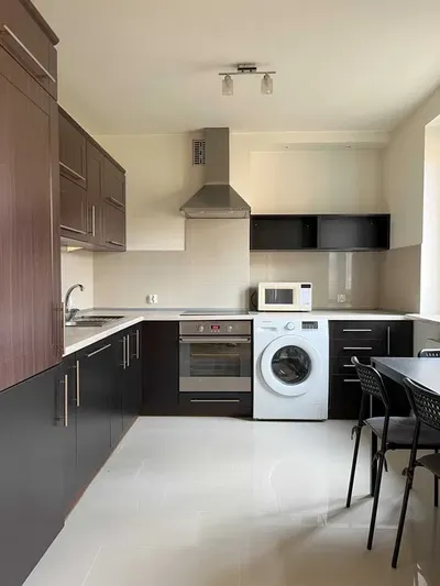 Wynajmę nowoczesne 2-pokojowe mieszkanie z balkonem i piwnicą (48 m²) – Kraków, Złocień, ul. Malachitowa - miniatura 3